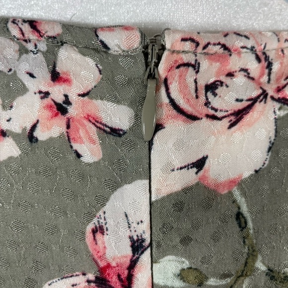 Dynamite Green Floral Print Lined Dress - Picture 10 of 15